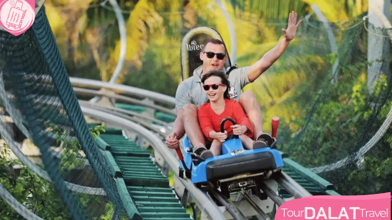 Trượt máng thác Datanla Đà Lạt