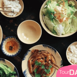 Dùng Cơm Nhà Hàng Địa Phương