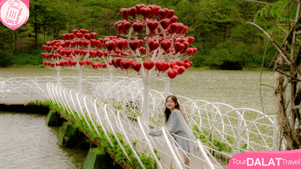 Thung lũng tình yêu - Cầu khóa tình yêu