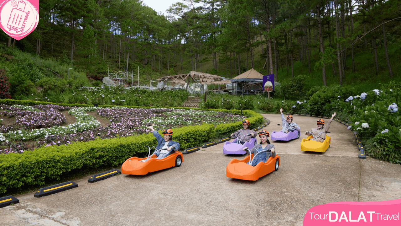 Thung lũng tình yêu - Trò chơi xe trượt